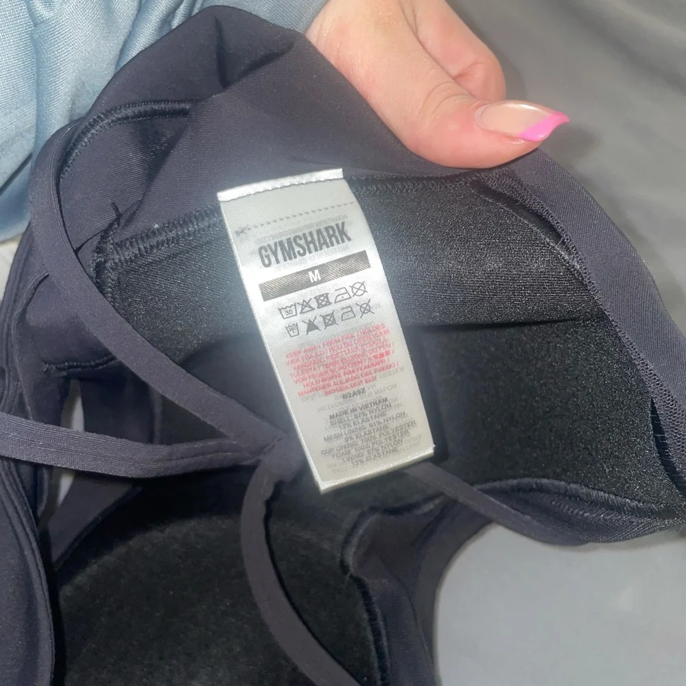 GYMSHARK STUDIO SPORTS BRA BLACK - Picture 2 of 3